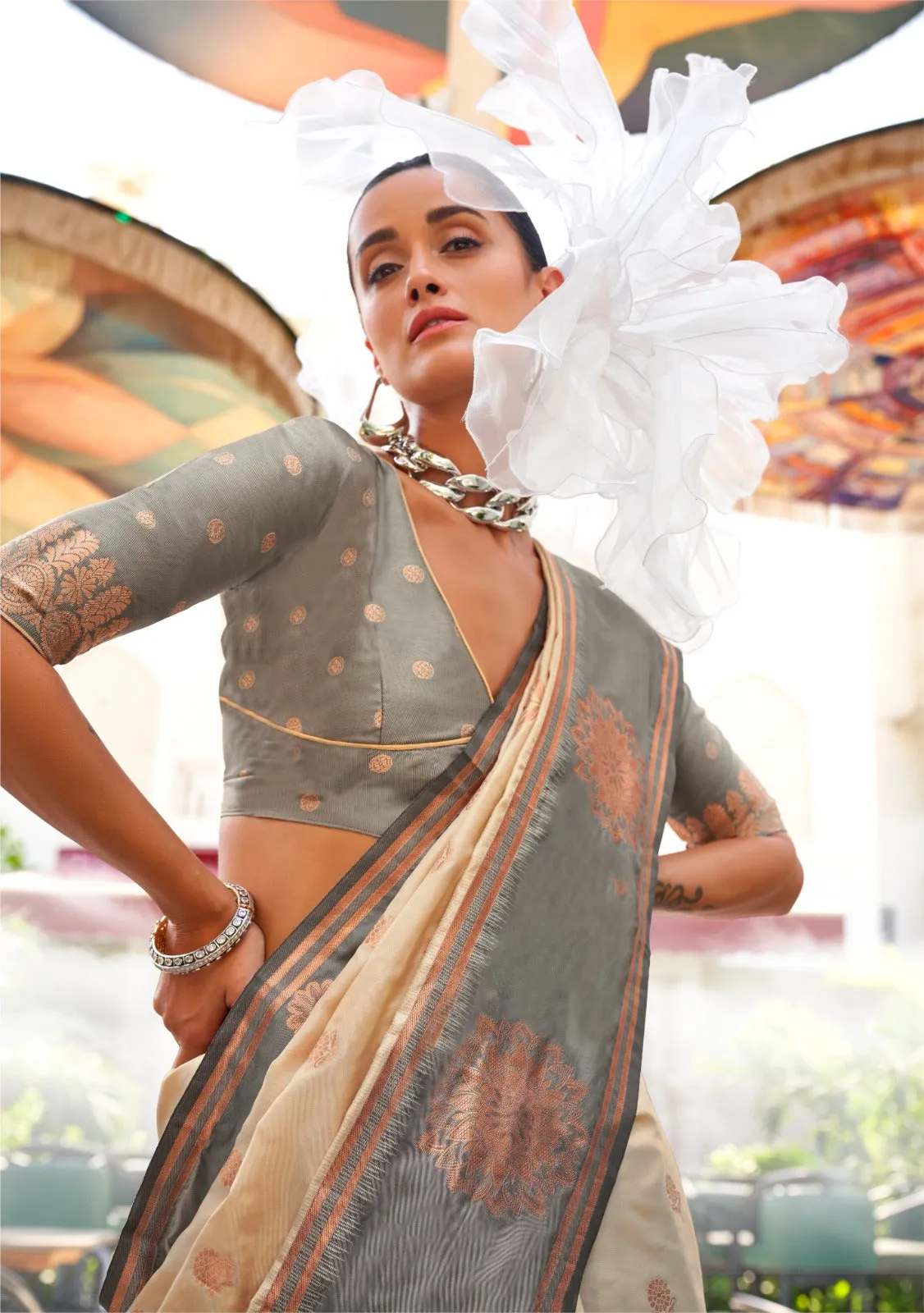 Cashmere Cream Party Wear Two Tone Contrast Handloom Weaving Silk Saree