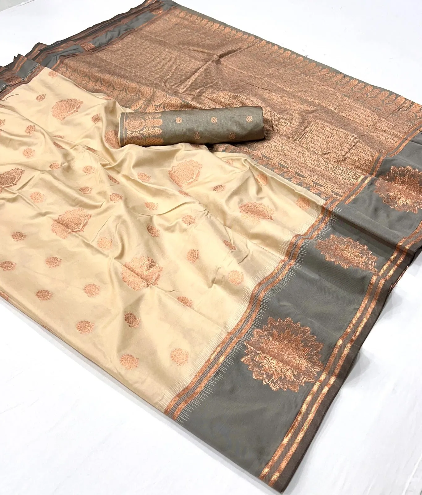 Cashmere Cream Party Wear Two Tone Contrast Handloom Weaving Silk Saree