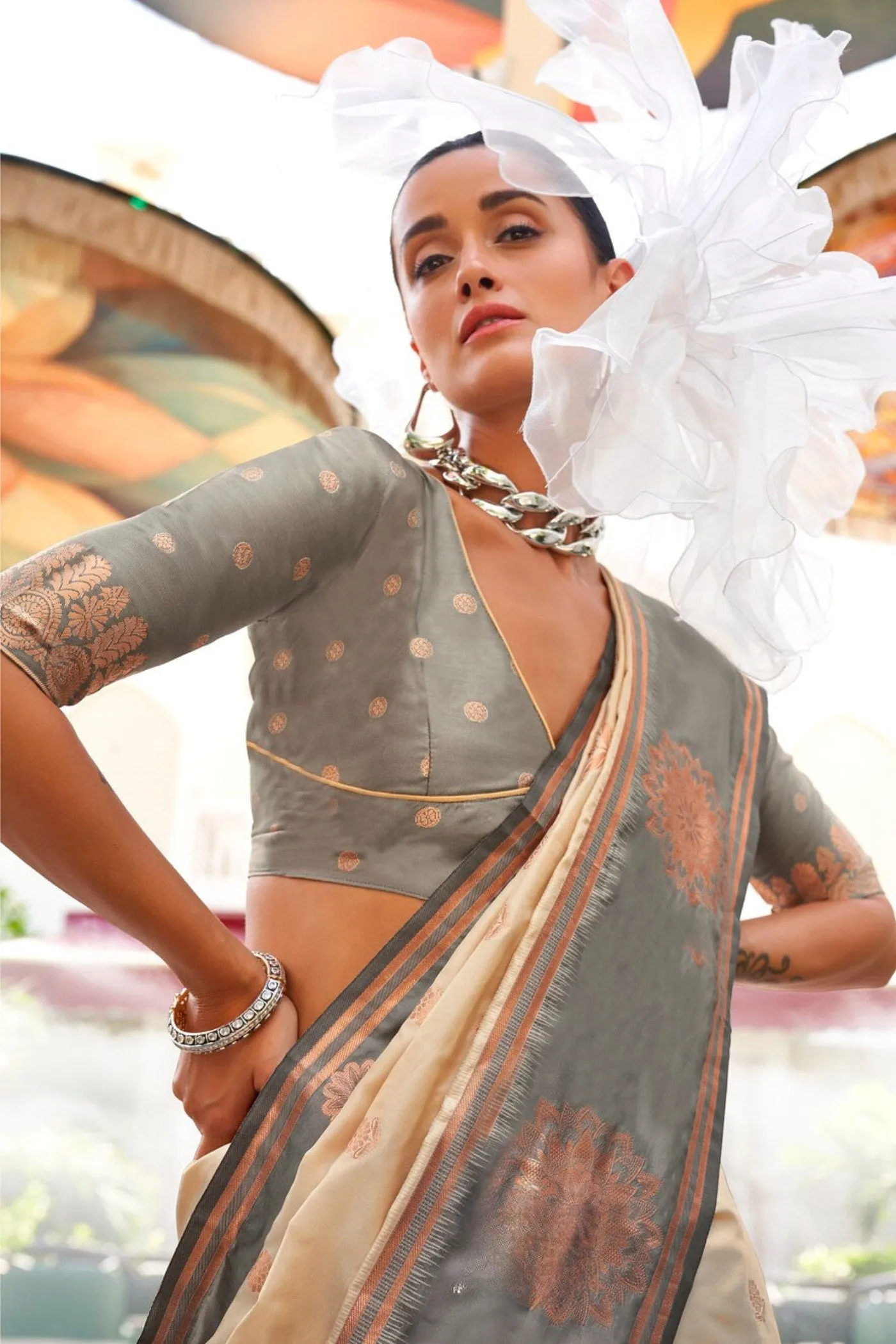 Cashmere Cream Party Wear Two Tone Contrast Handloom Weaving Silk Saree
