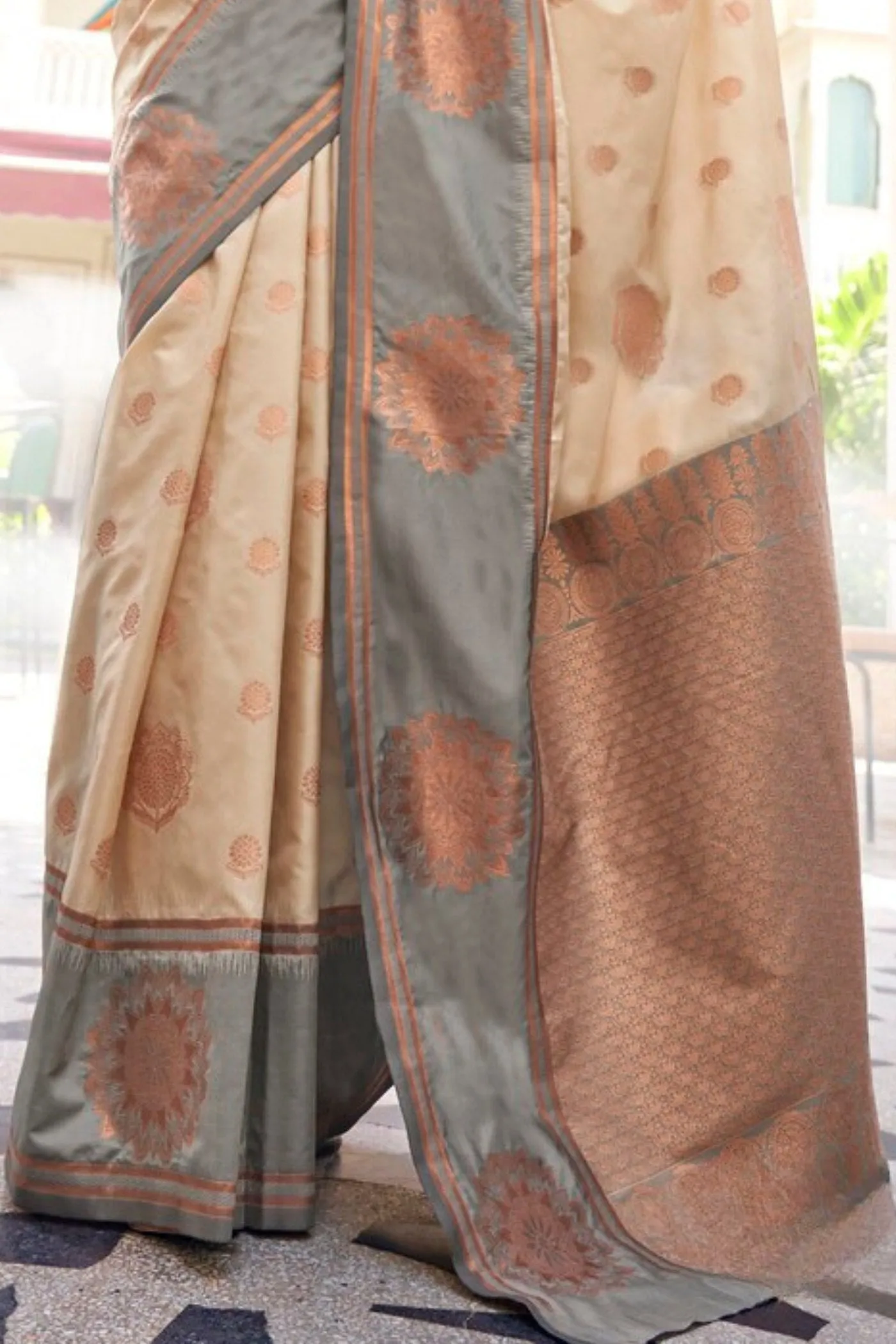 Cashmere Cream Party Wear Two Tone Contrast Handloom Weaving Silk Saree