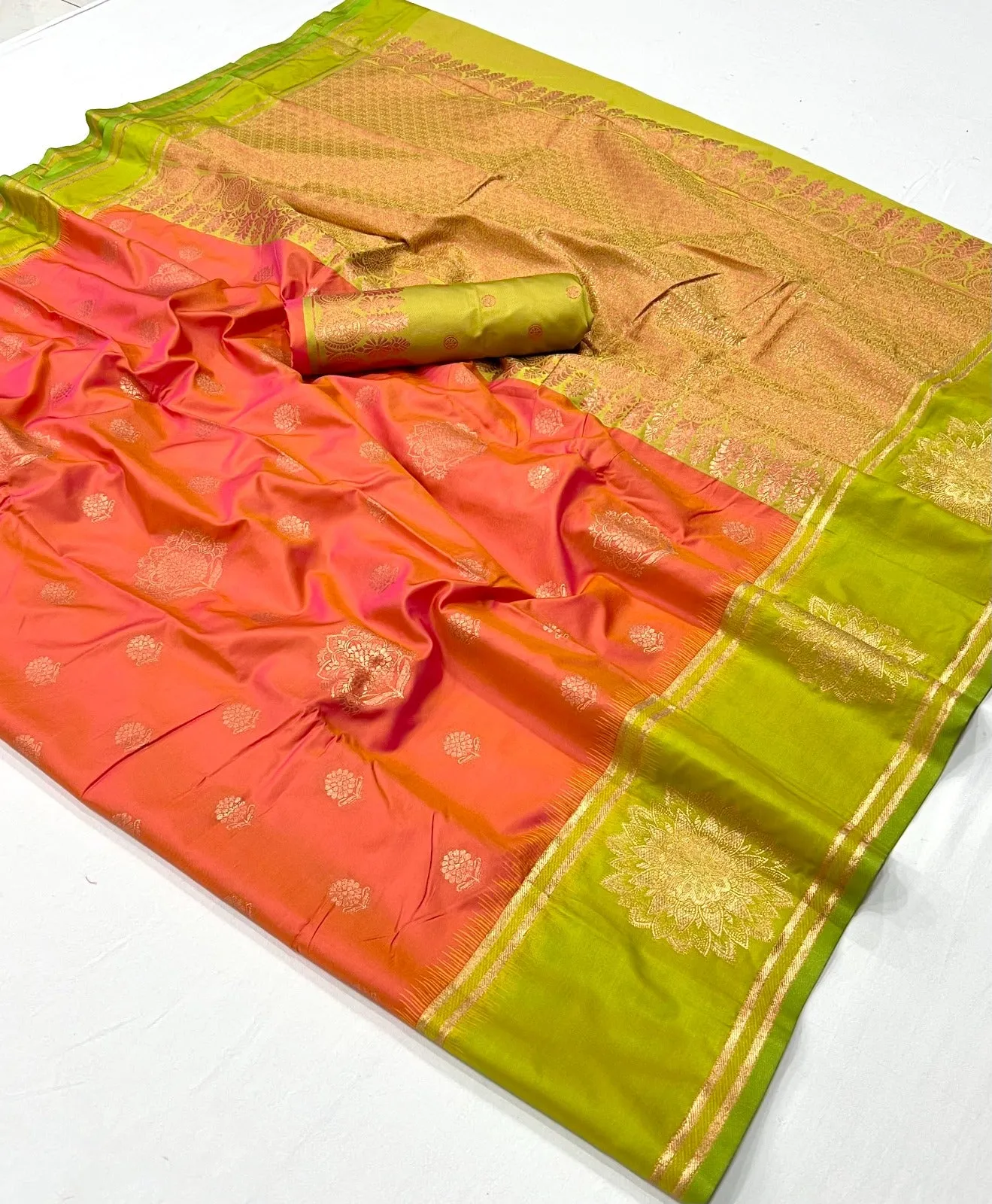 Mandarin Pearl Peach Party Wear Two Tone Contrast Handloom Weaving Silk Saree