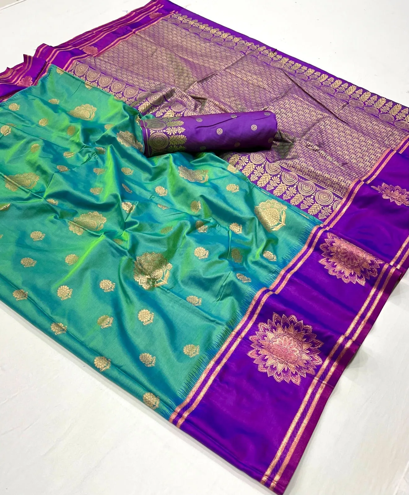 William Green Party Wear Two Tone Contrast Handloom Weaving Silk Saree